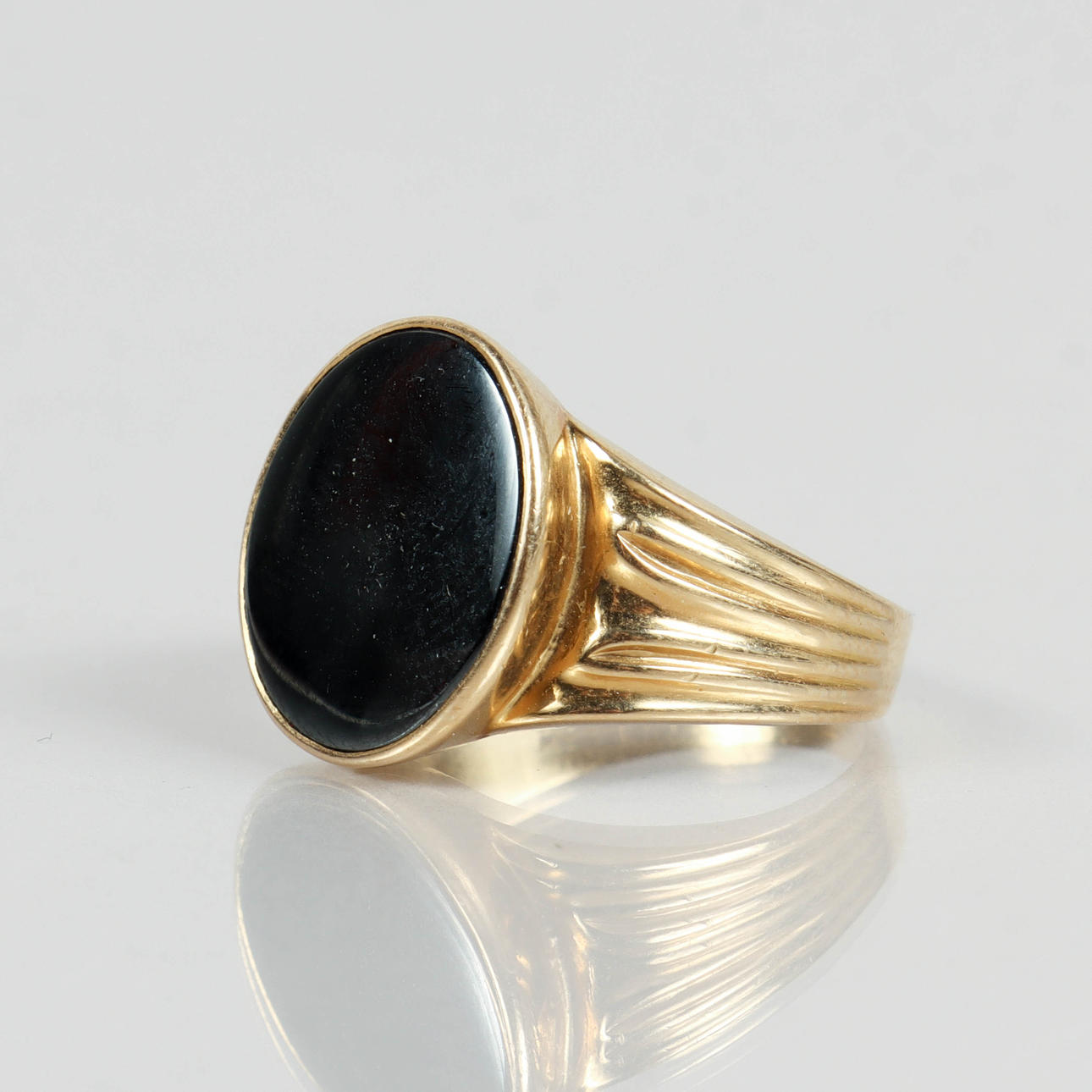 KLACKRING 18k guld med onyx.