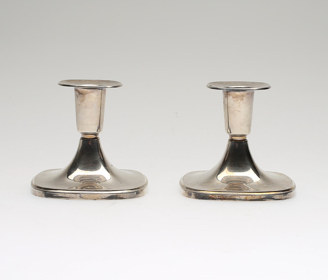 LJUSSTAKAR, ett par, silver, Thore Eldh, K&EC, Göteborg, 1961.
