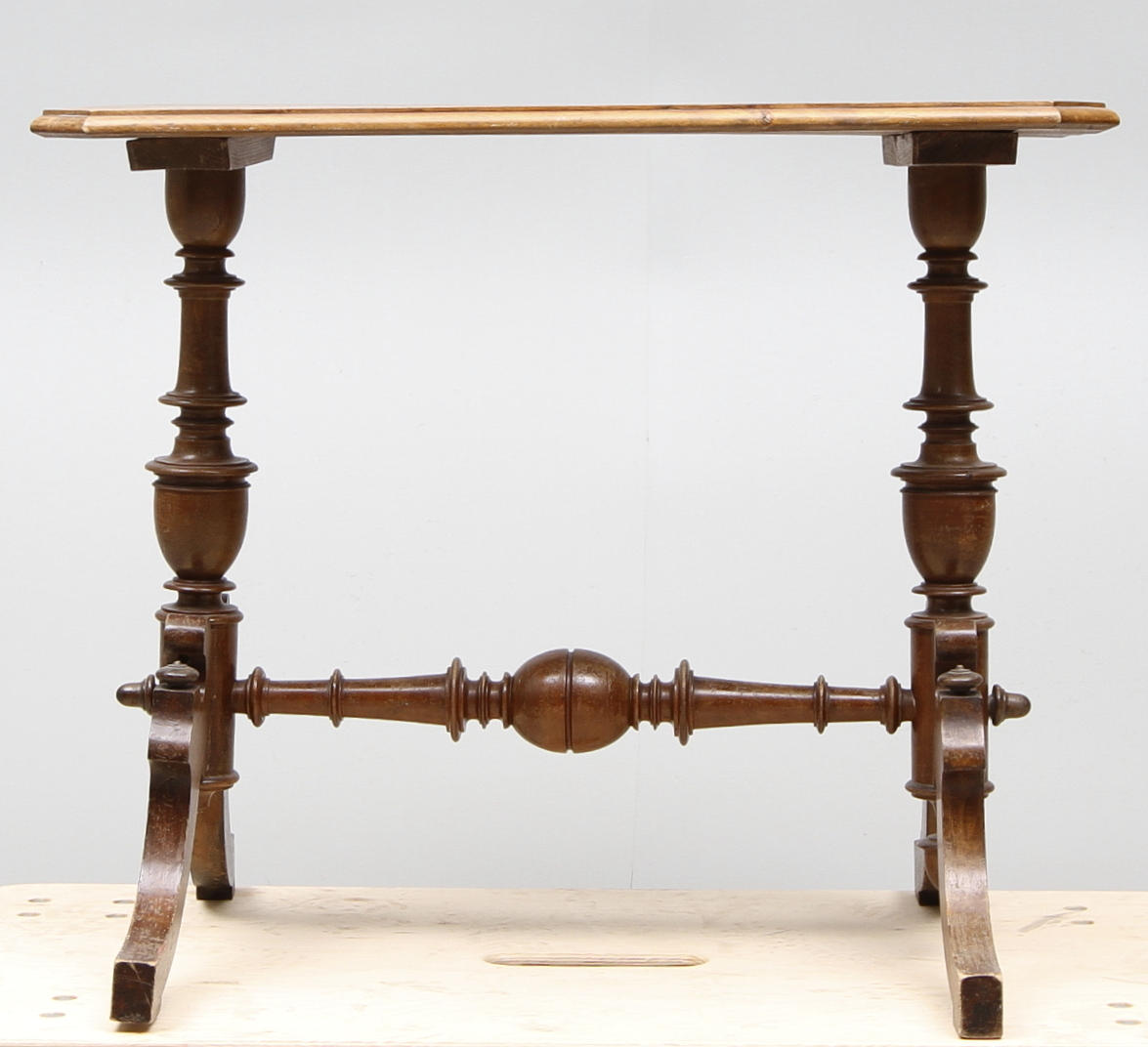 FÖNSTERBORD, Nyrenässans c:a 1900.