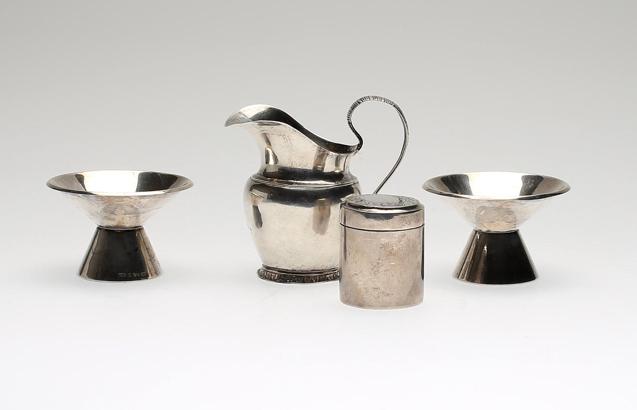PARTI SILVER, 4 delar, gräddkanna, pillarask samt ett par ljusstakar.