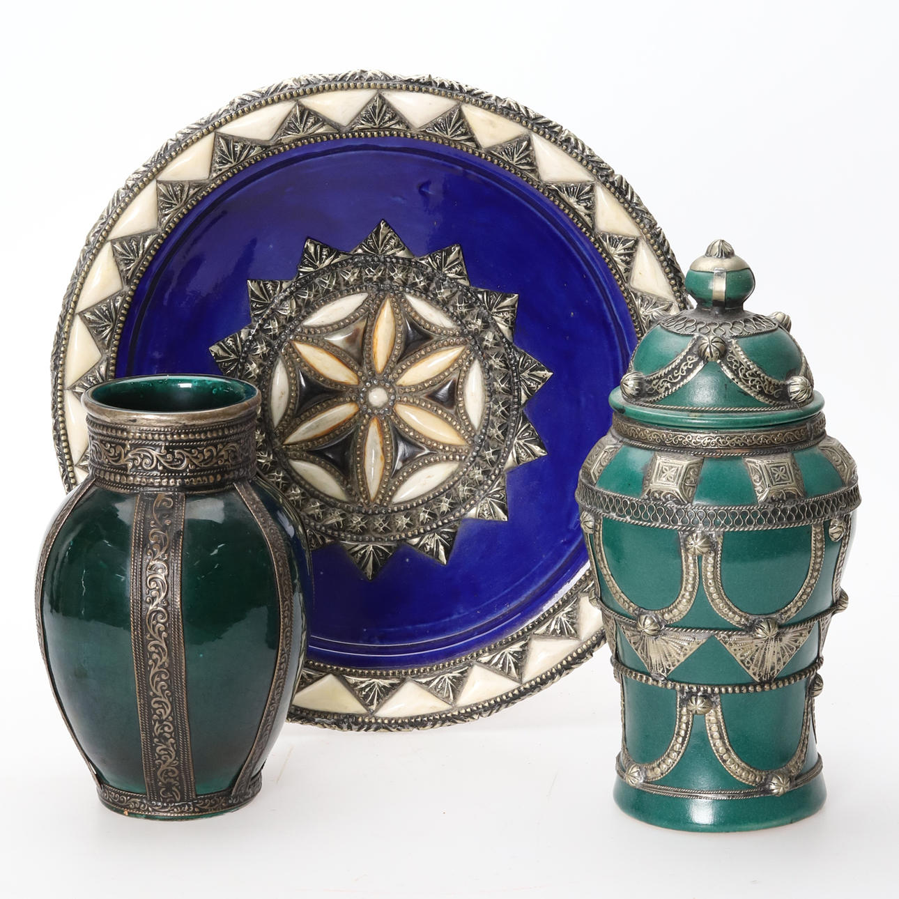 KERAMIK, Marokko, 3 stk., metalbeklædt.