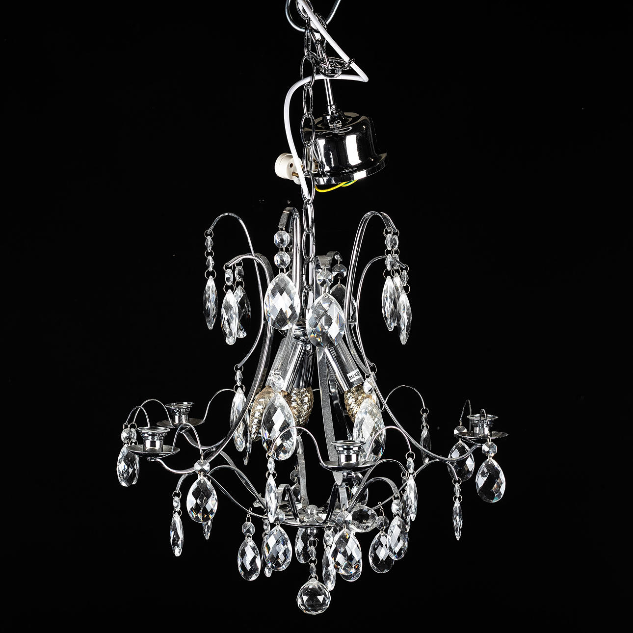 LYSEKRONE, med prismer, moderne fremstilling.