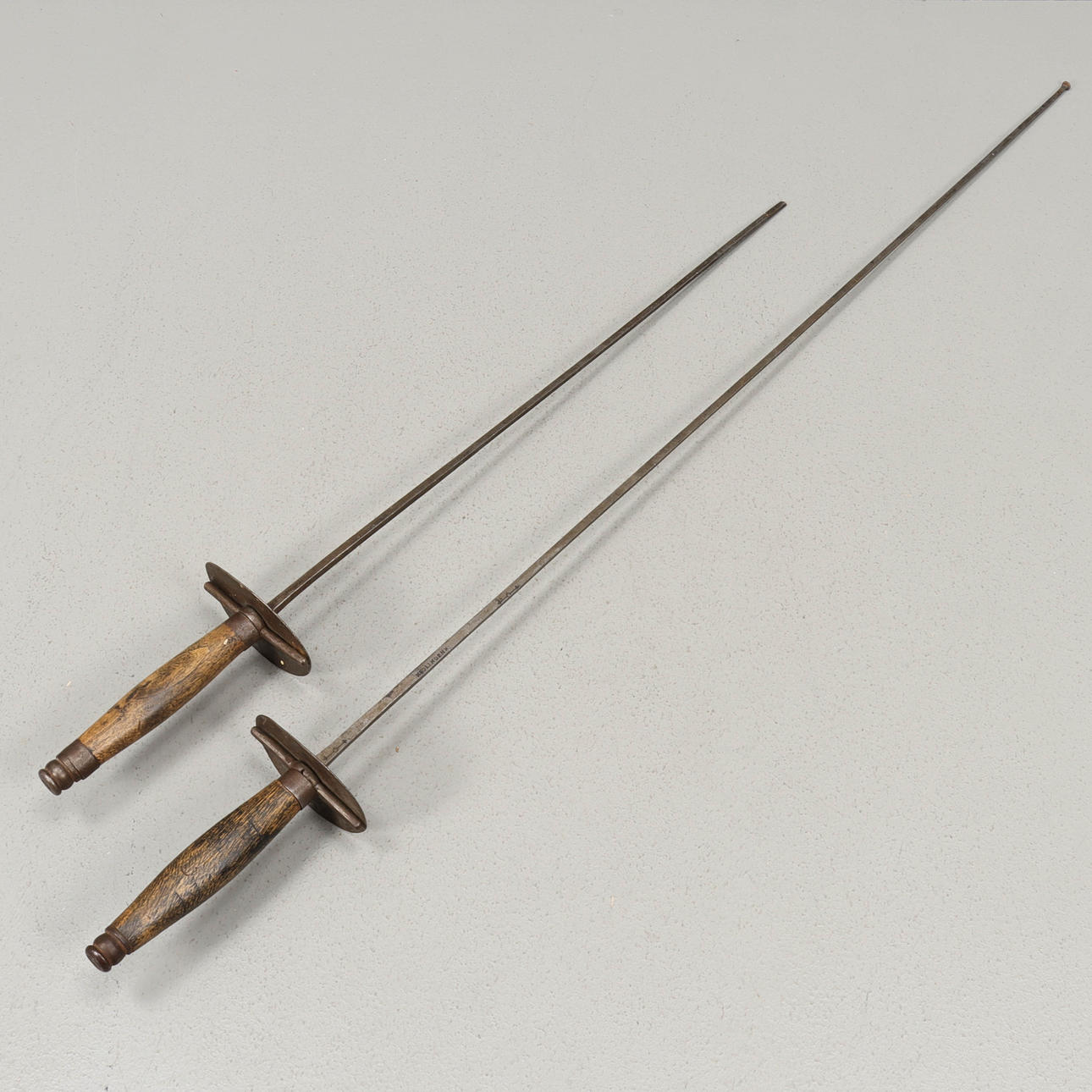 VÄRJOR 2 stycken, Solingen.