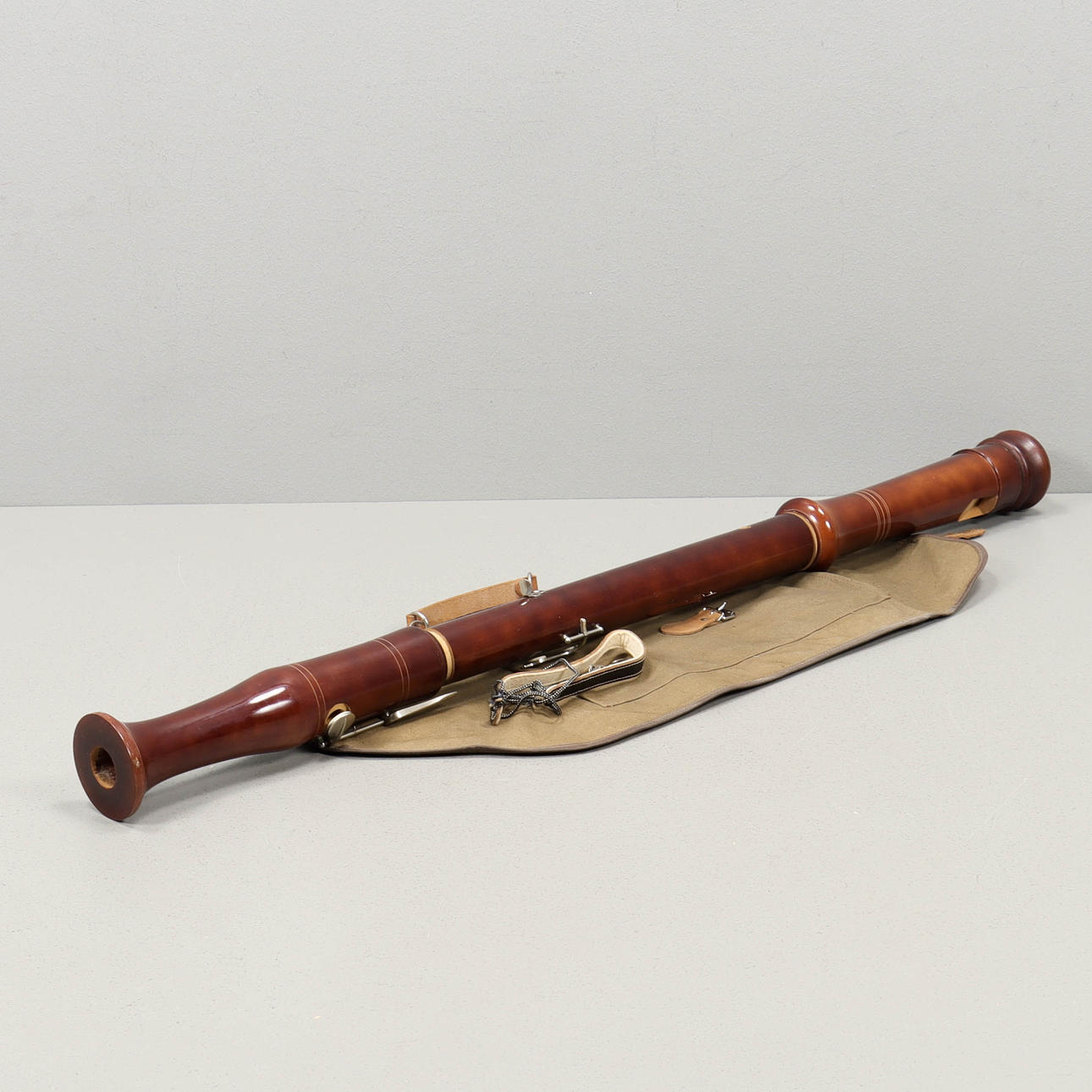 FLAUTA DE BAJO en estuche.