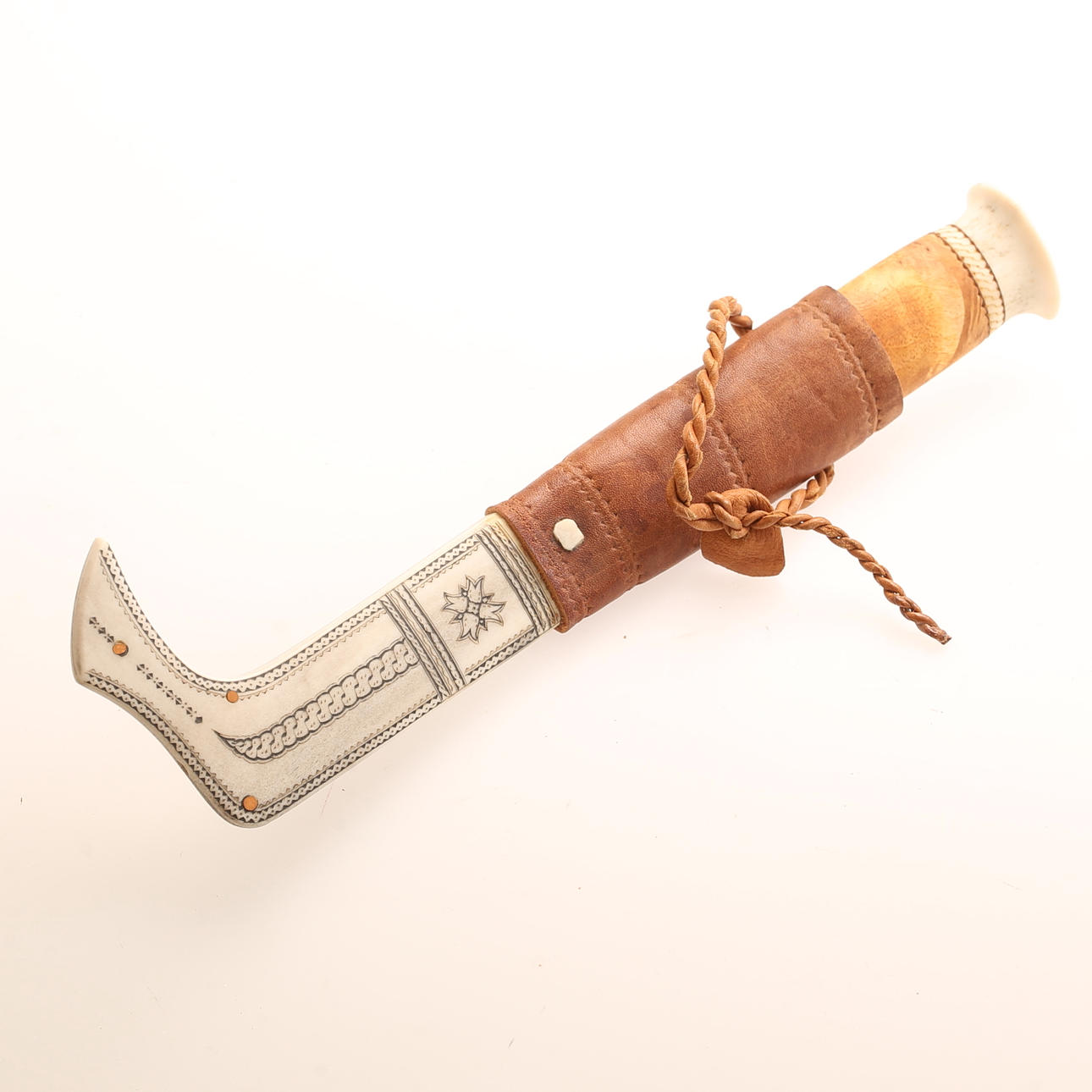 JOHAN TUURI. Cuchillo sami, firmado.