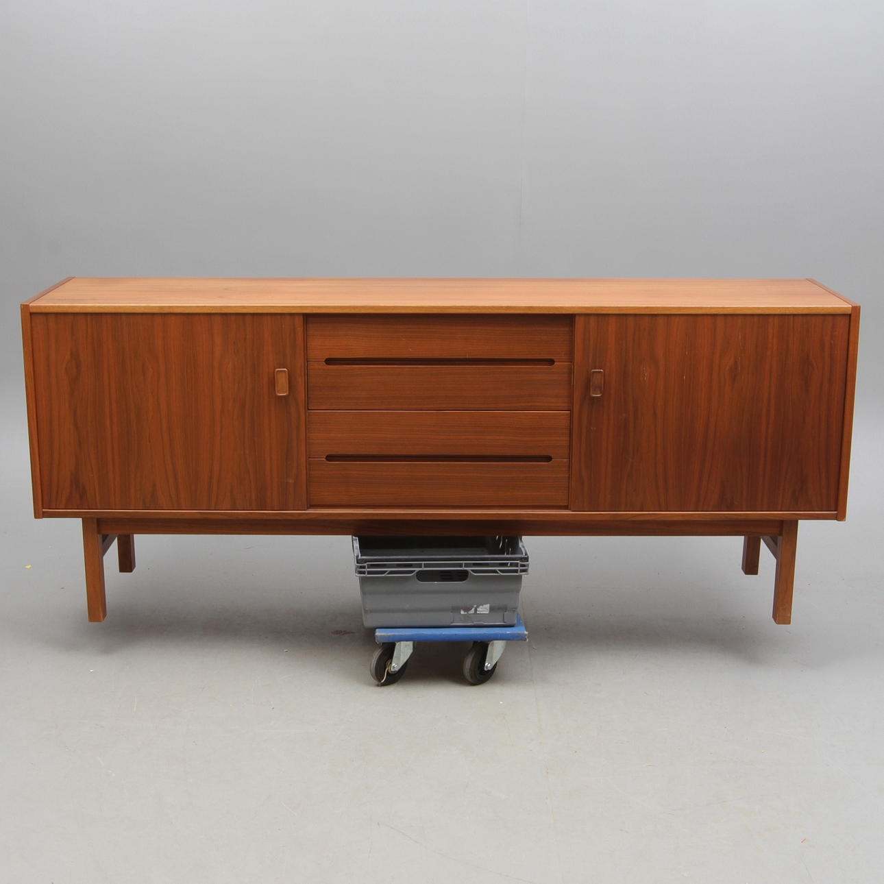 SIDEBOARD, Troeds Bjärnum, 1900-talets andra hälft.