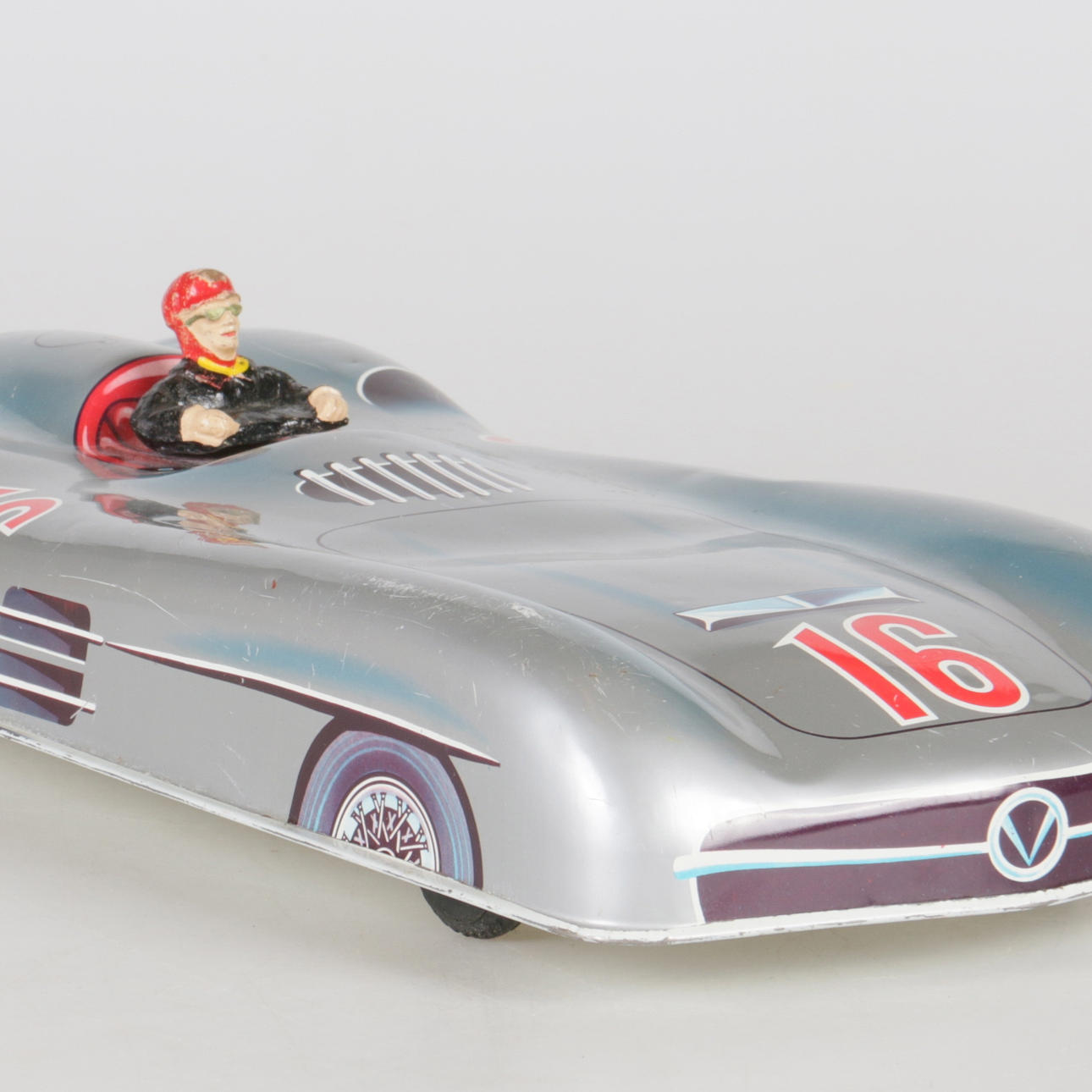 PLÅTBIL, med friktion, 1900-talets mitt.