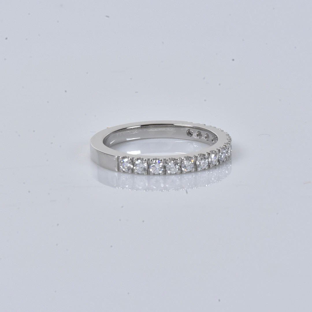 HALVALLIANS, diamonds 0,43ct, platinum.
