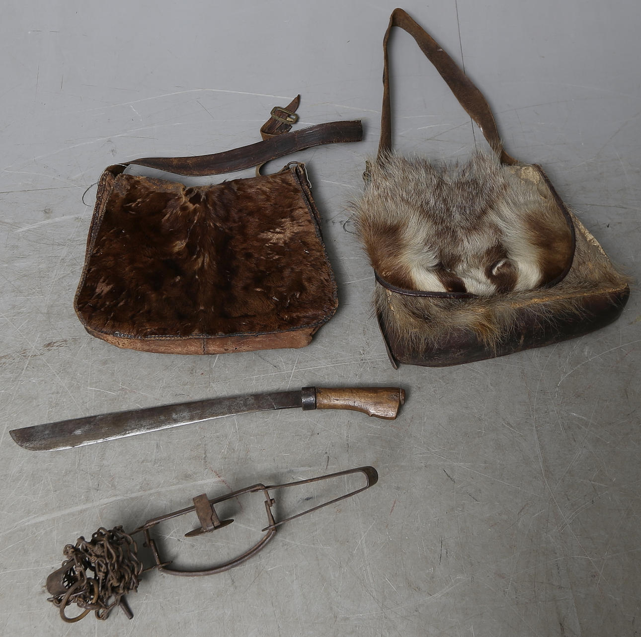 JACKVÄSKOR, RÄVFÄLLA samt MACHETE, 4 delar.