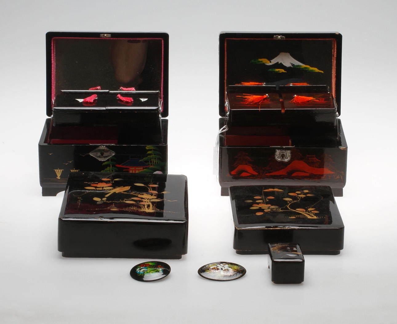 LACKFÖREMÅL, 7 delar, ostindiska samt Ryssland.