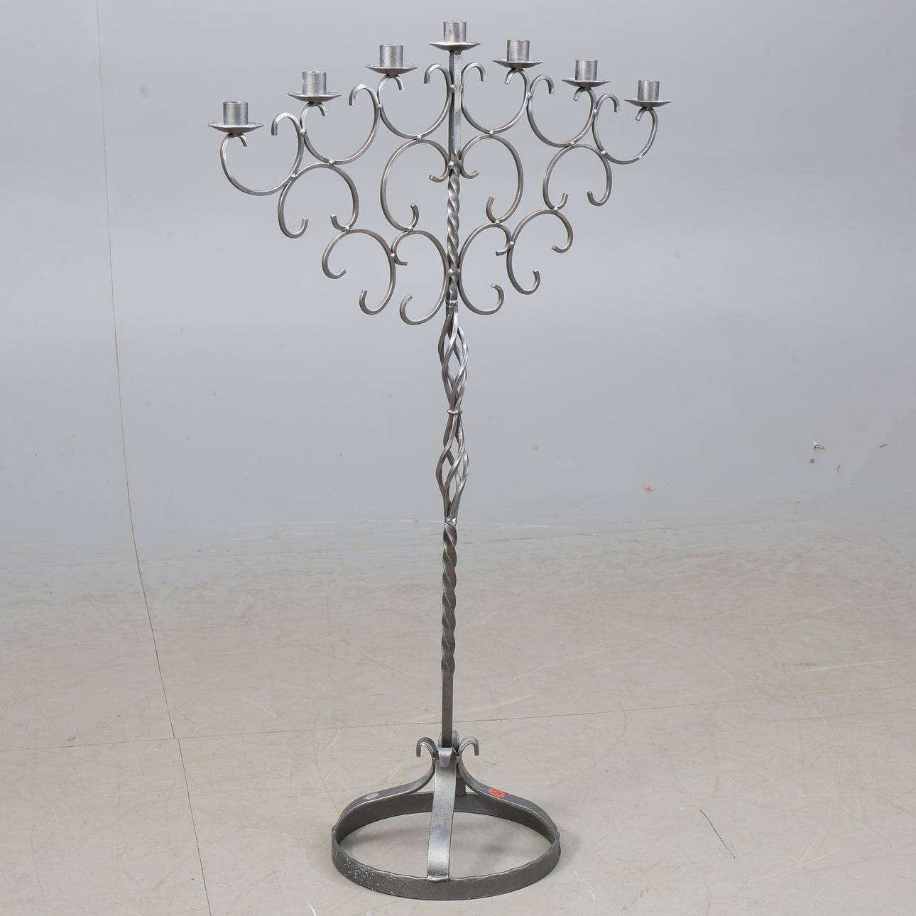 GULV LYSESTAGE. Smedet jern, Sverige.