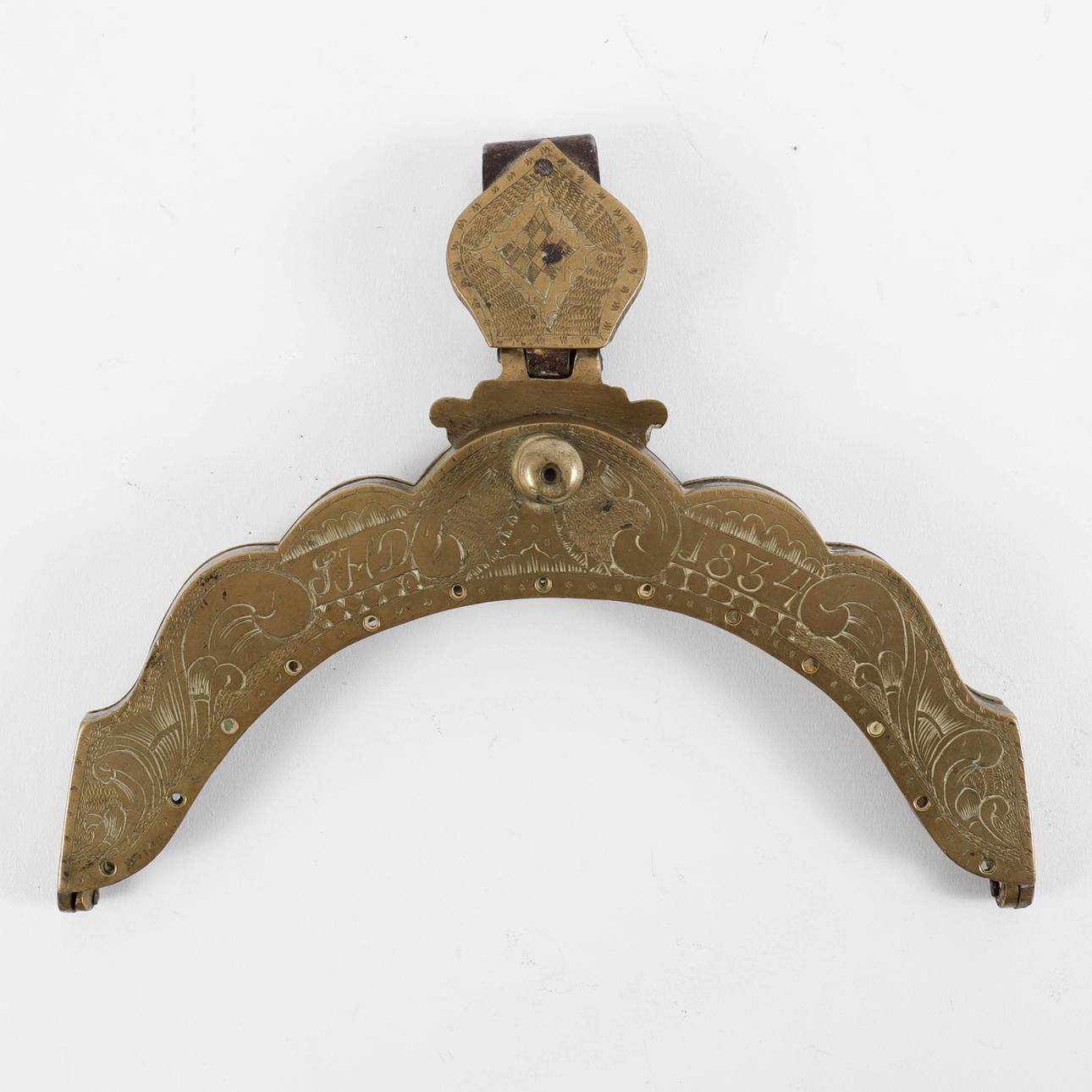 VÄSKBYGEL mässing, daterad 1834.