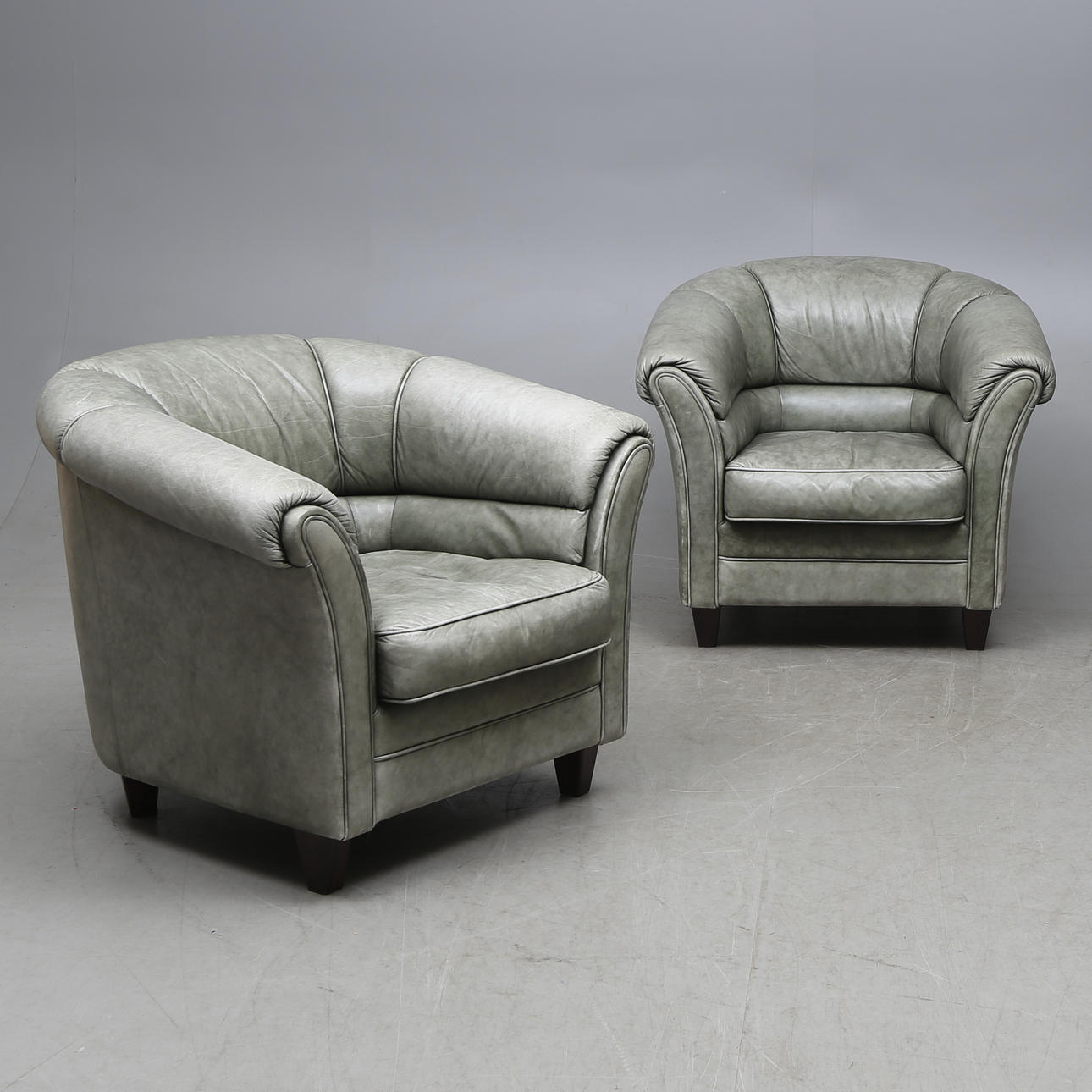 CLUBFÅTÖLJER, ett par. Interface, Finland, 1900-talets andra hälft.