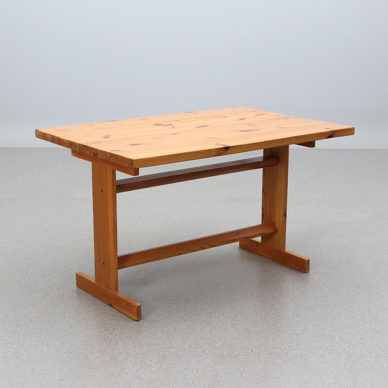 DINING/COFFEE TABLE. Pine. Second half of the 20th century. Probably Ikea. Undercarriage reversible for lower height as coffee table.