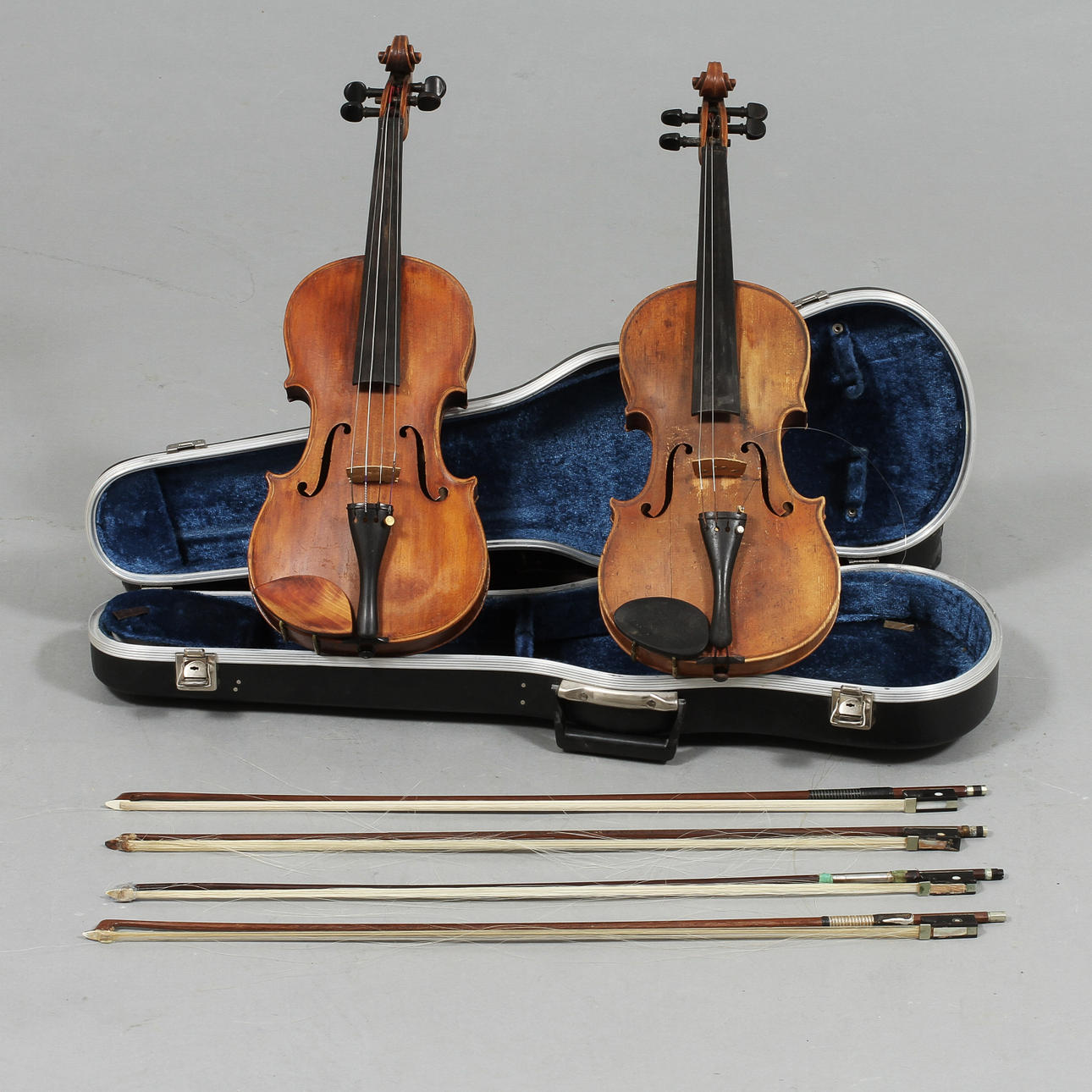 FIOLER, 2 st med 4 stråkar.