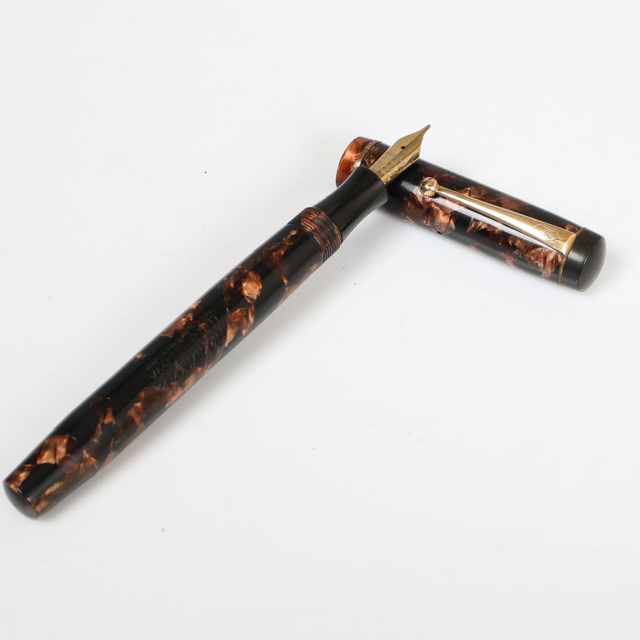 EN 1930-/40-TALETS MENTOMORE AUTO-FLOW RESERVOARPENNA.