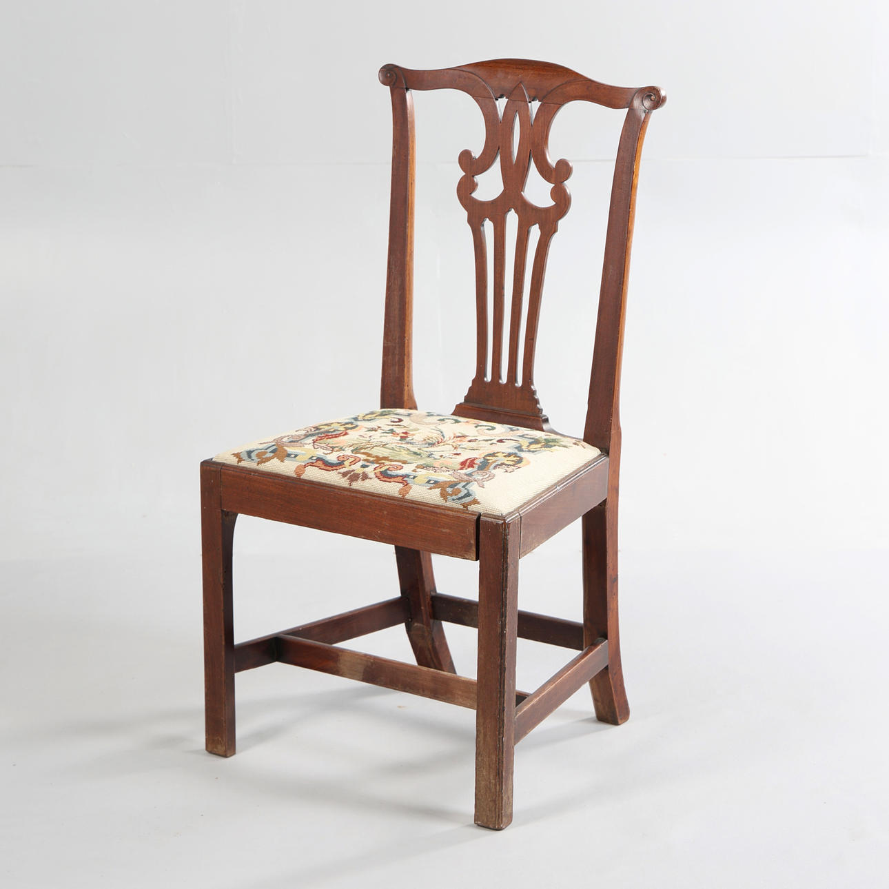 EN GEORGE III MATSTOL I MAHOGNY.