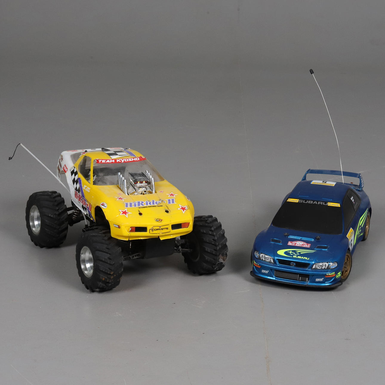 FERNGESTEUERTE AUTOS, 2 Stück, Tamiya, Kyosho.