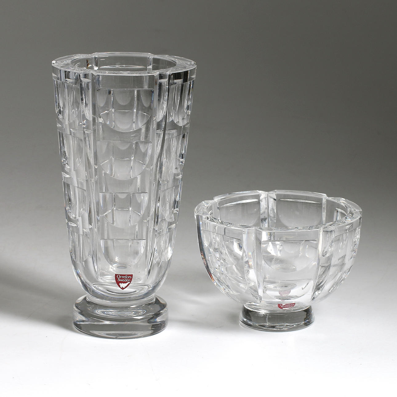 SIMON GATE. Vas och skål, 2 delar, kristall, "Tusen Fönster", Orrefors, 1900-tal.