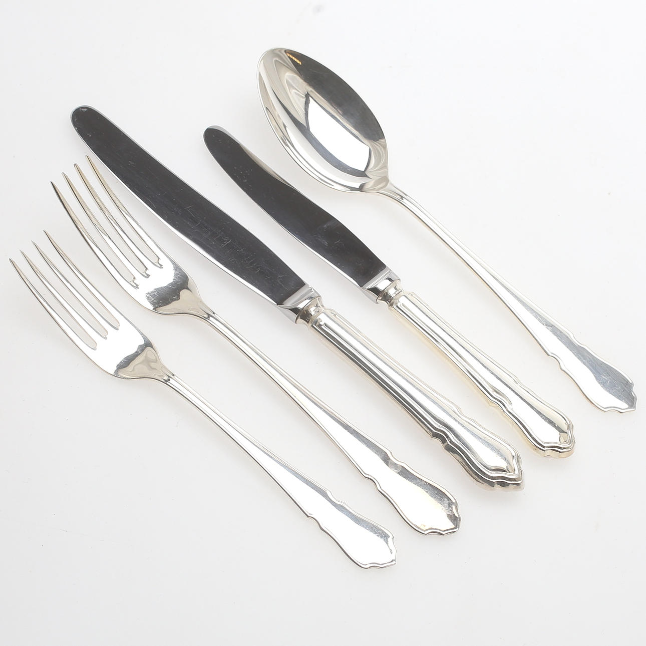 BESTICKSERVIS, 52 delar, modell Louise, Staffan Hallberg Guldsmed, Uppsala, 1900-talets senare hälft, totalvikt 2177 gram.