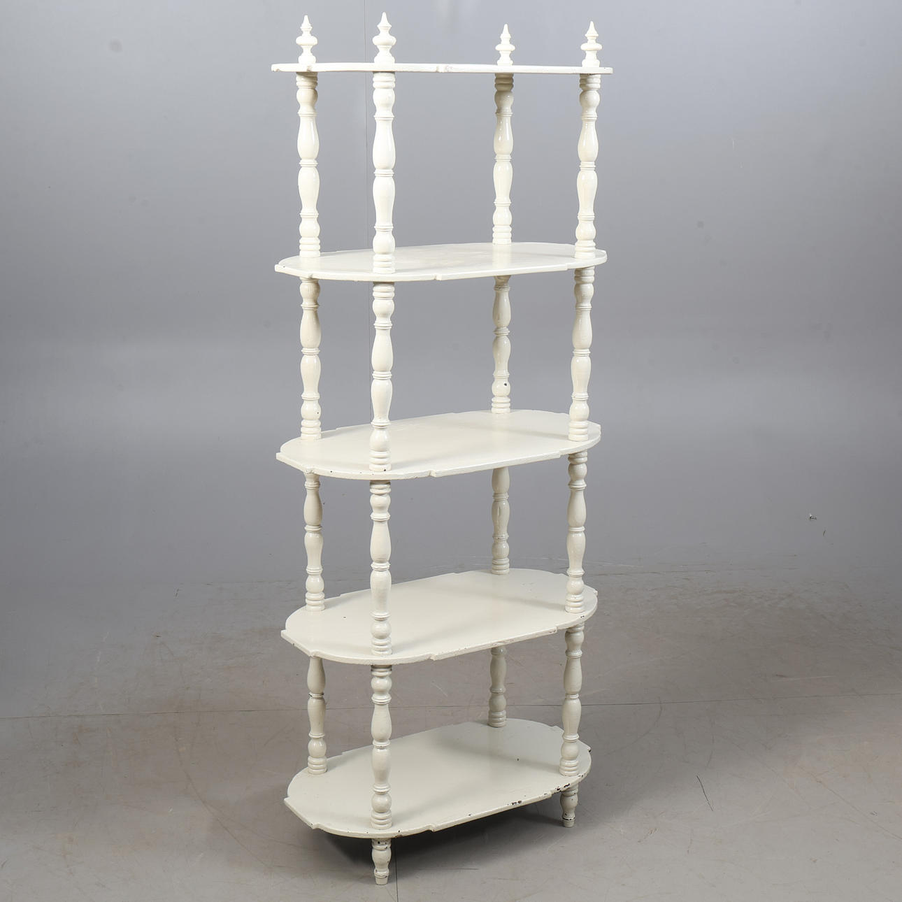 An antenienne style shelf, 20th century.