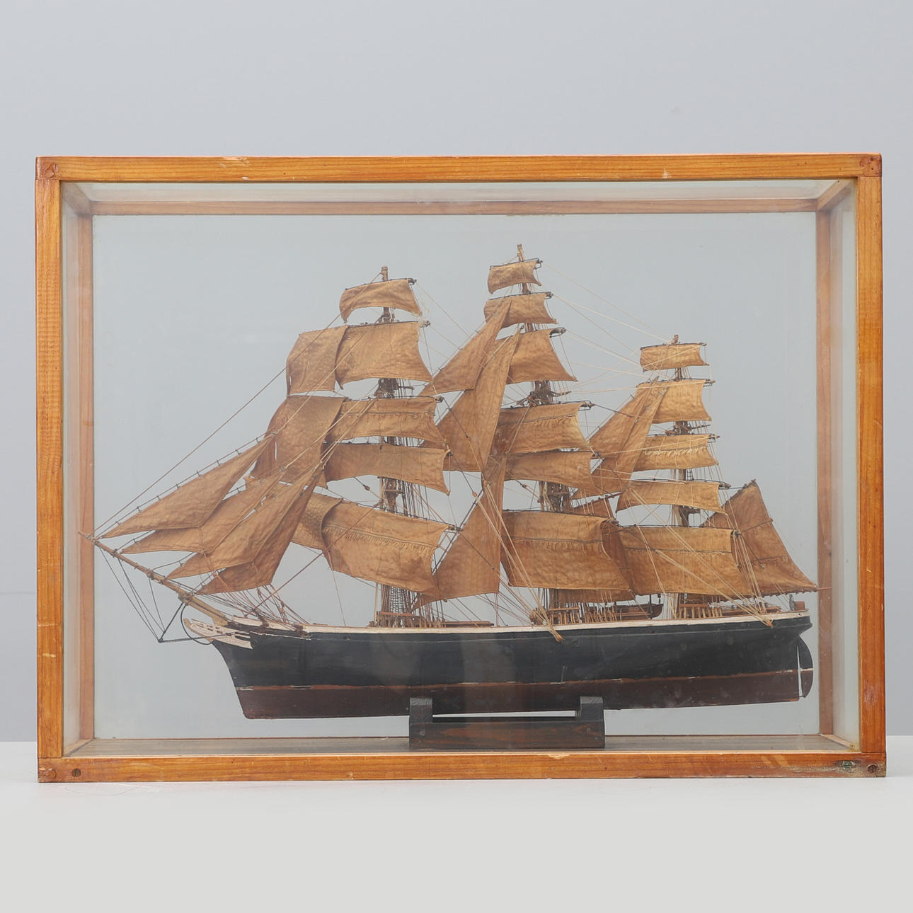 SHIP MODEL, 3-MASTED. 20th century.