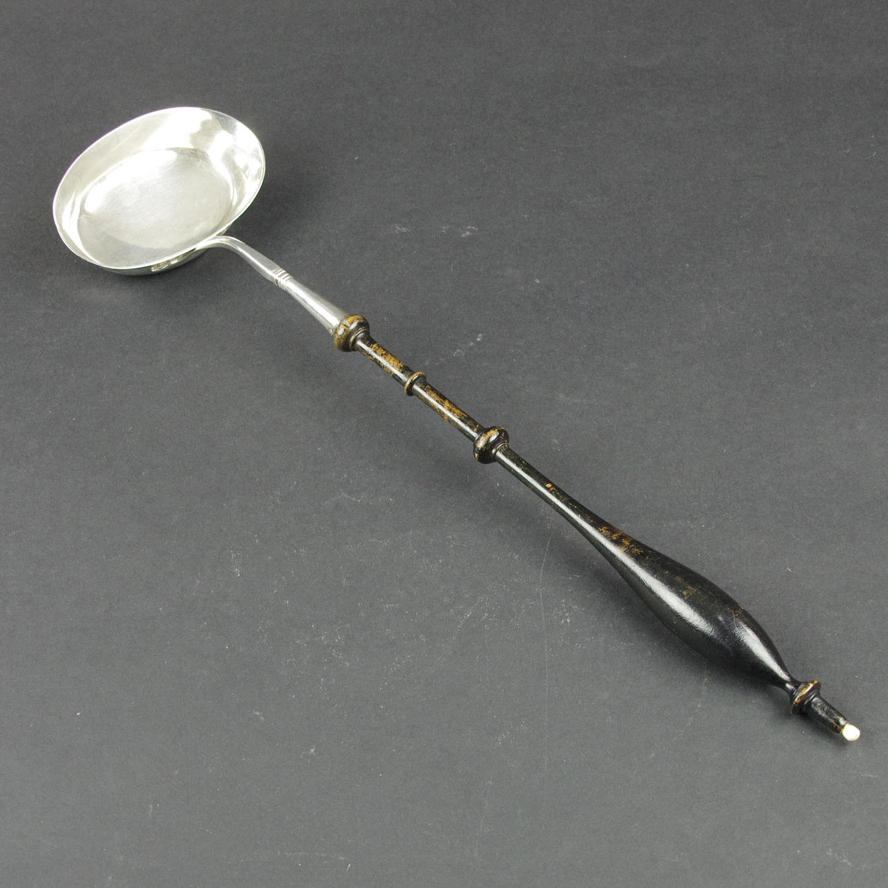 SOPPSLEV, silver med träskaft, Jacob Möller, Malmö, 1805.