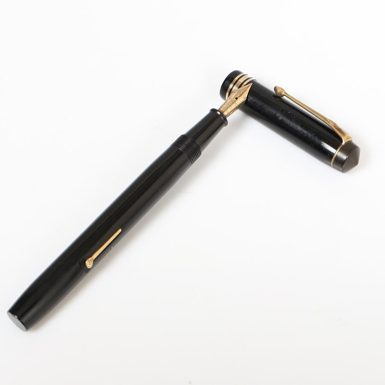 A CONWAY STEWART 388 FOUNTAIN PEN, CIRCA 1940.
