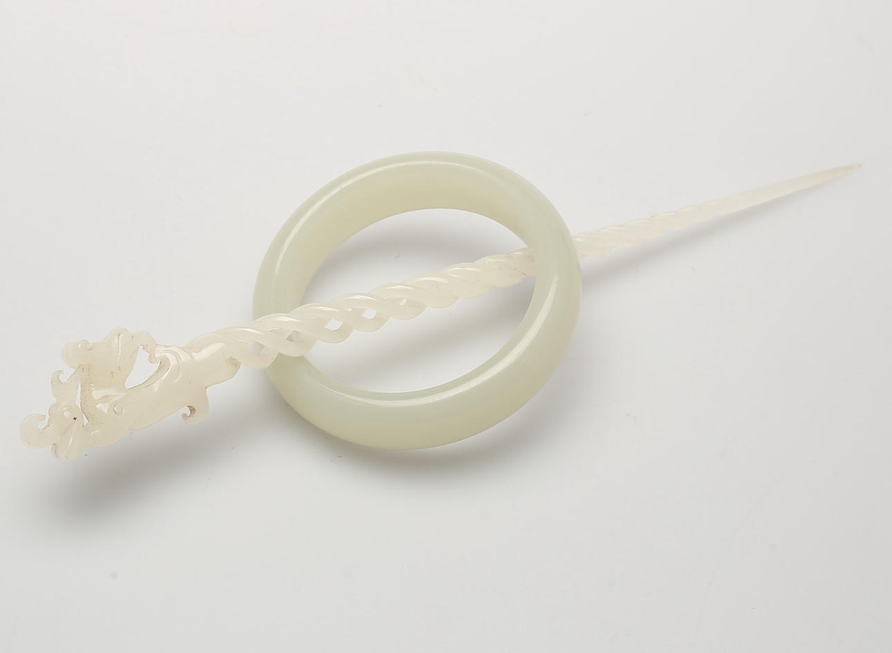 ARMRING, HÅRNÅL. Jade, Kina.