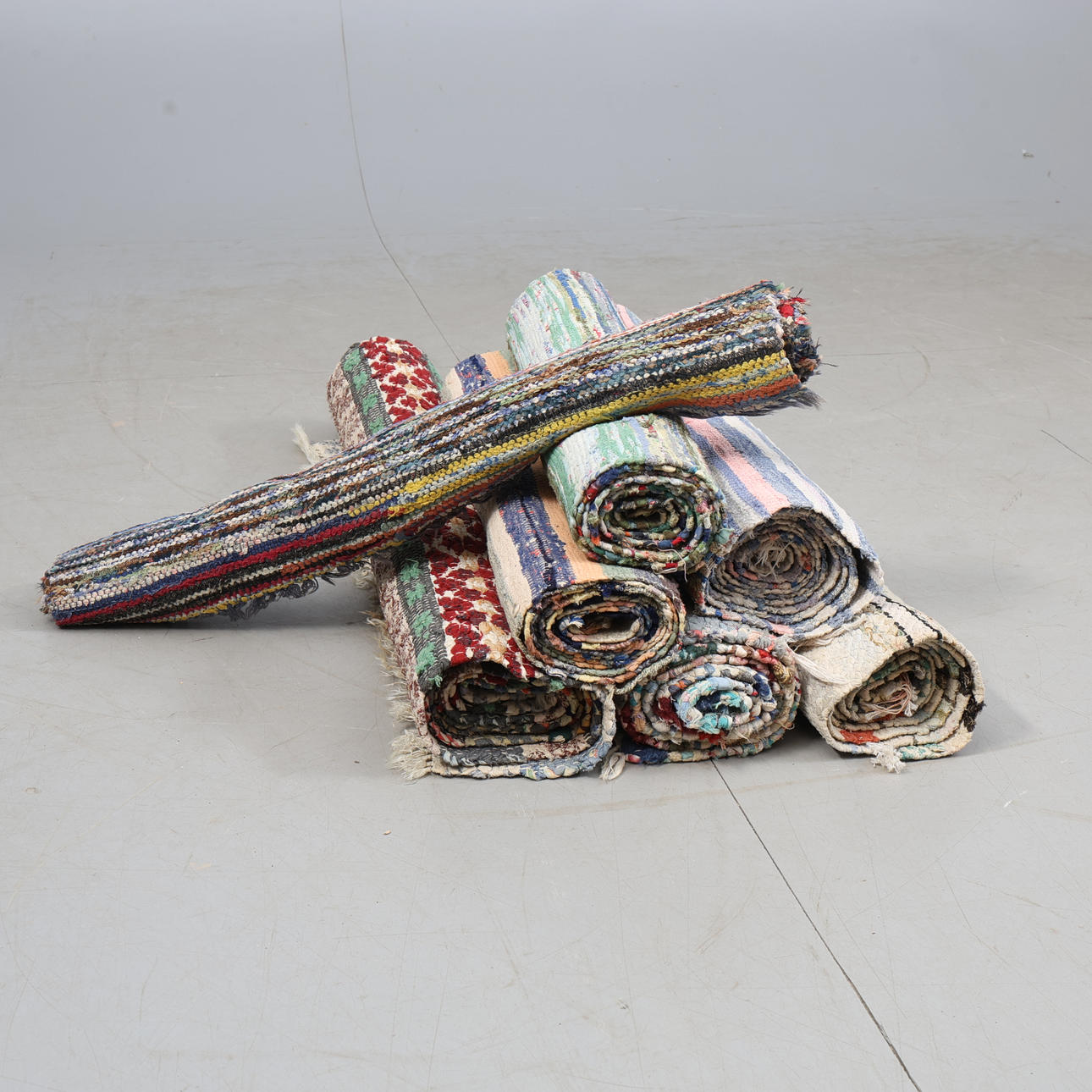 RAG RUGS. 7 pcs. Assorted colors and materials. Carpets & Textiles ...