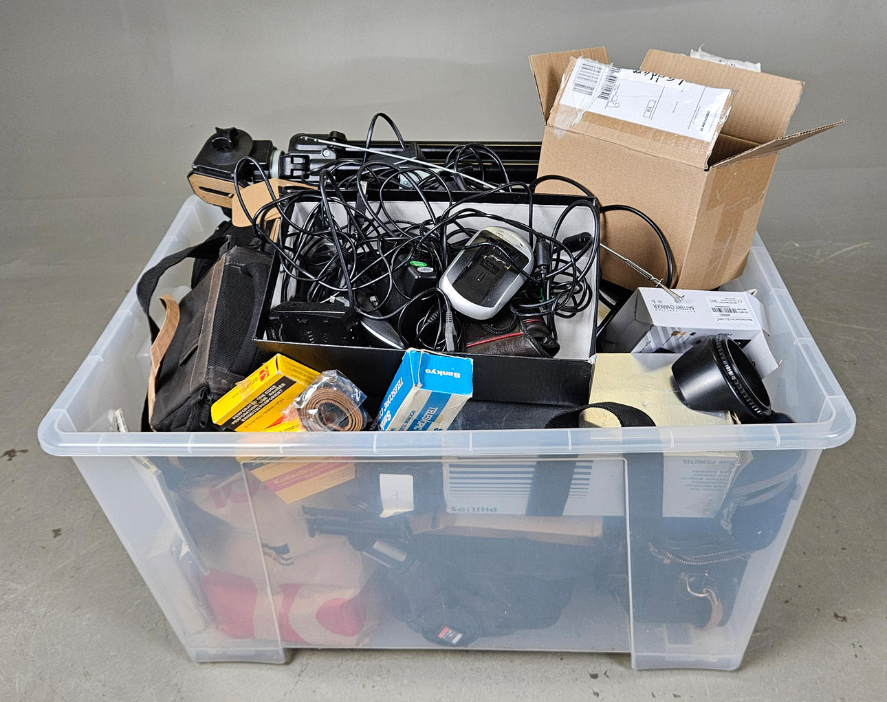 LOT OF CAMERA ACCESSORIES.