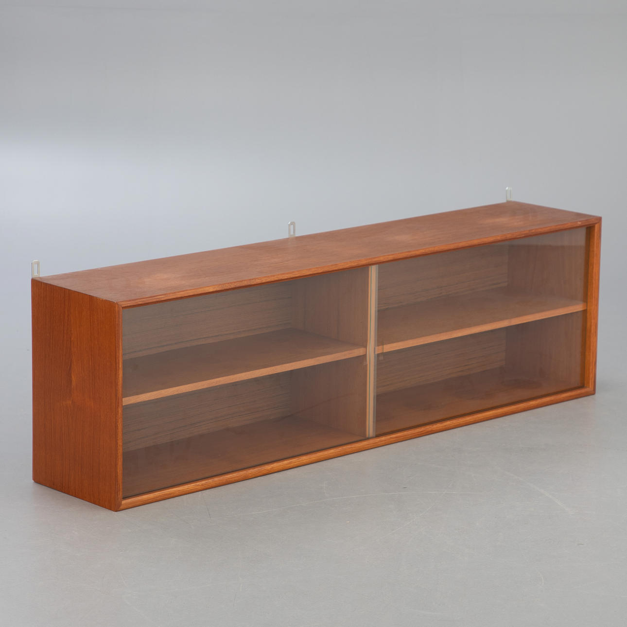 AXEL CHRISTENSEN ODDER. Aco Møbler. Teak Hängevitrine.