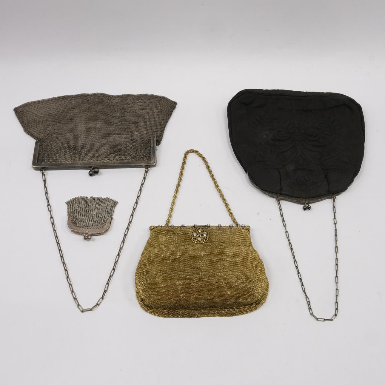 TRE AFTONVÄSKOR SAMT BÖRS.