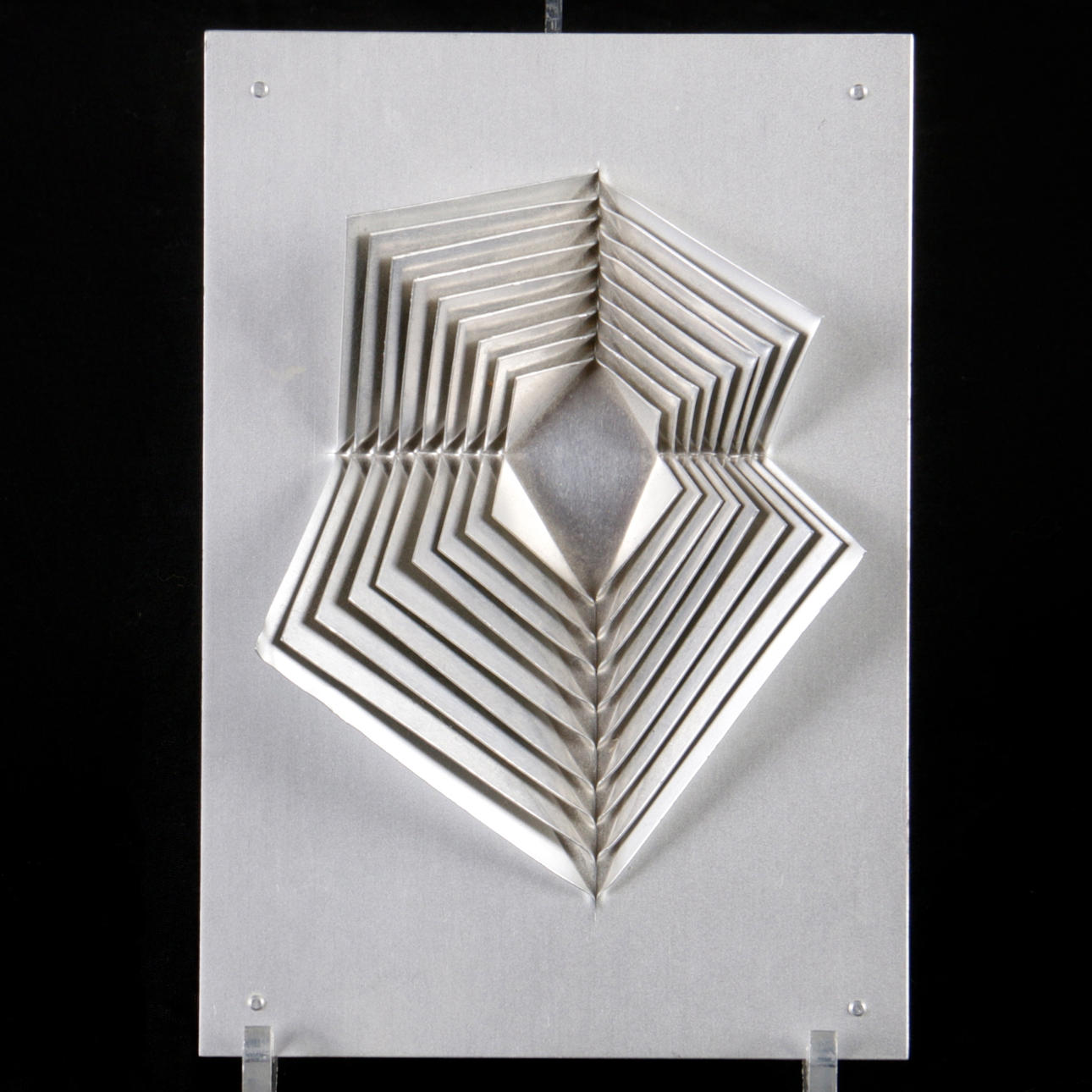 ARNE JONES. Multiobjekt i aluminium, "Blossom".