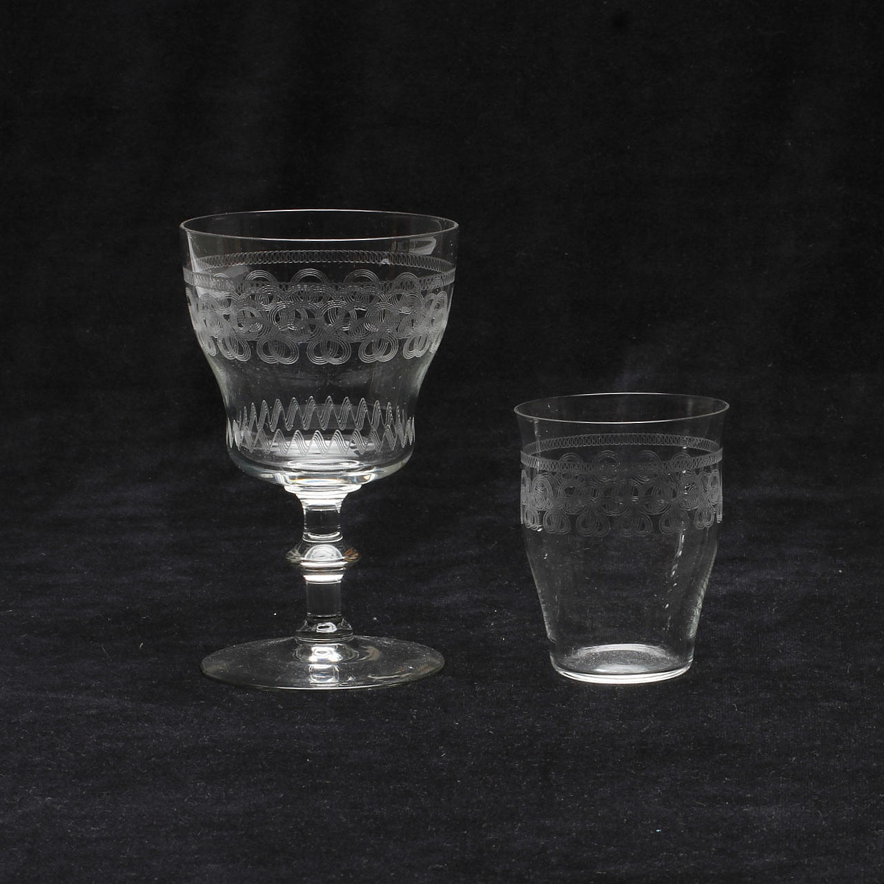 GLASSERVISDELAR, 16 delar, 1900-tal.