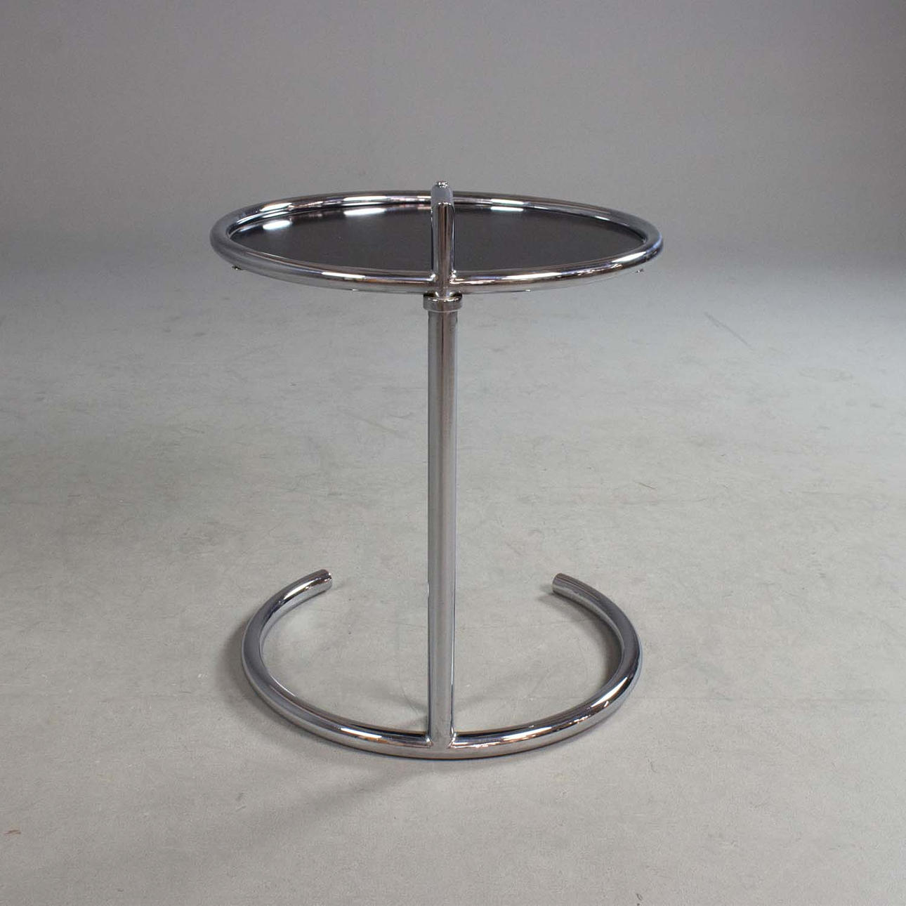 EFTER EILEEN GRÅ E1027 STIL SIDOBORD.