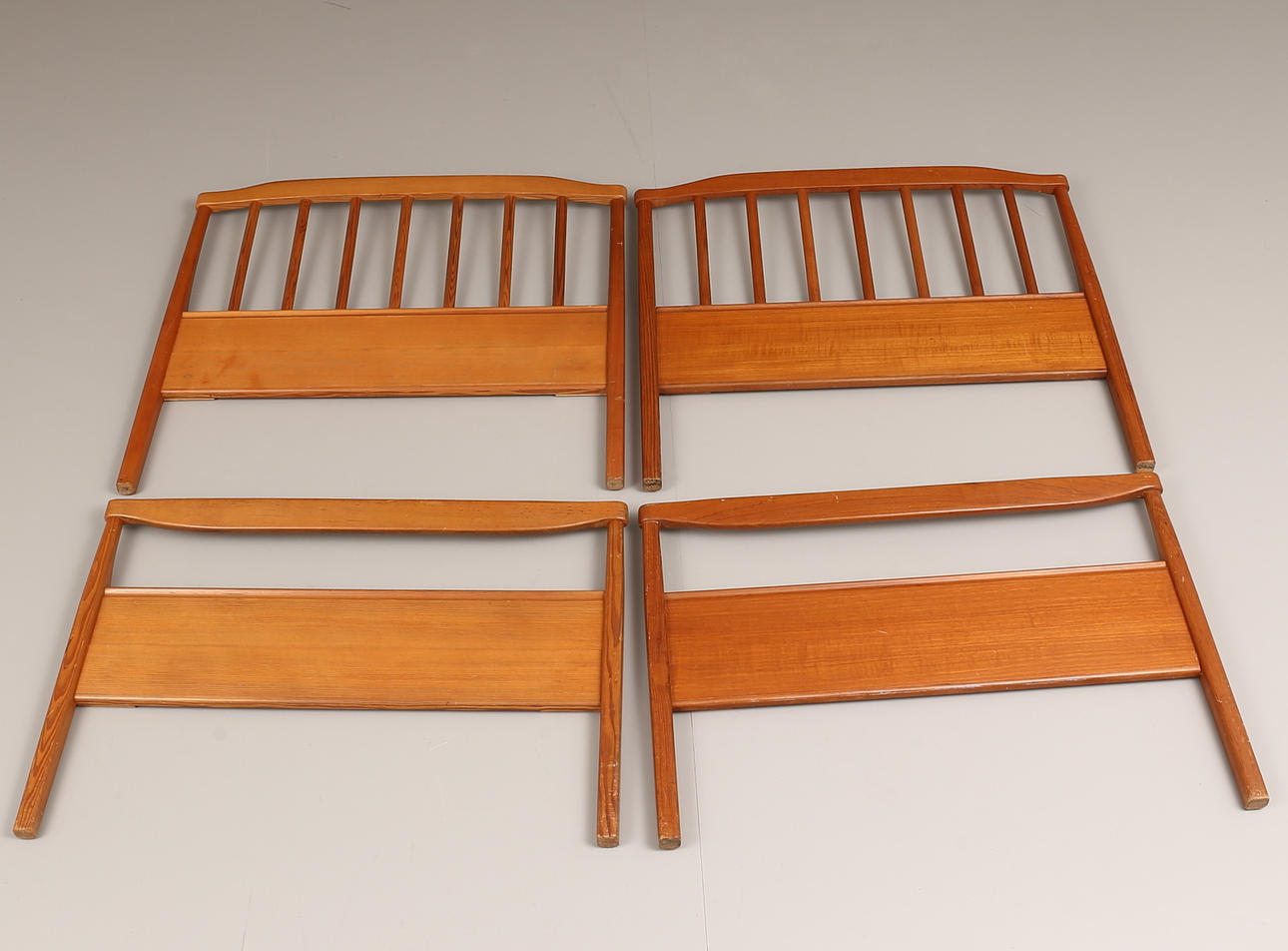 SÄNGGAVLAR, ett par, Dux, Ljungs Industier AB Malmö.