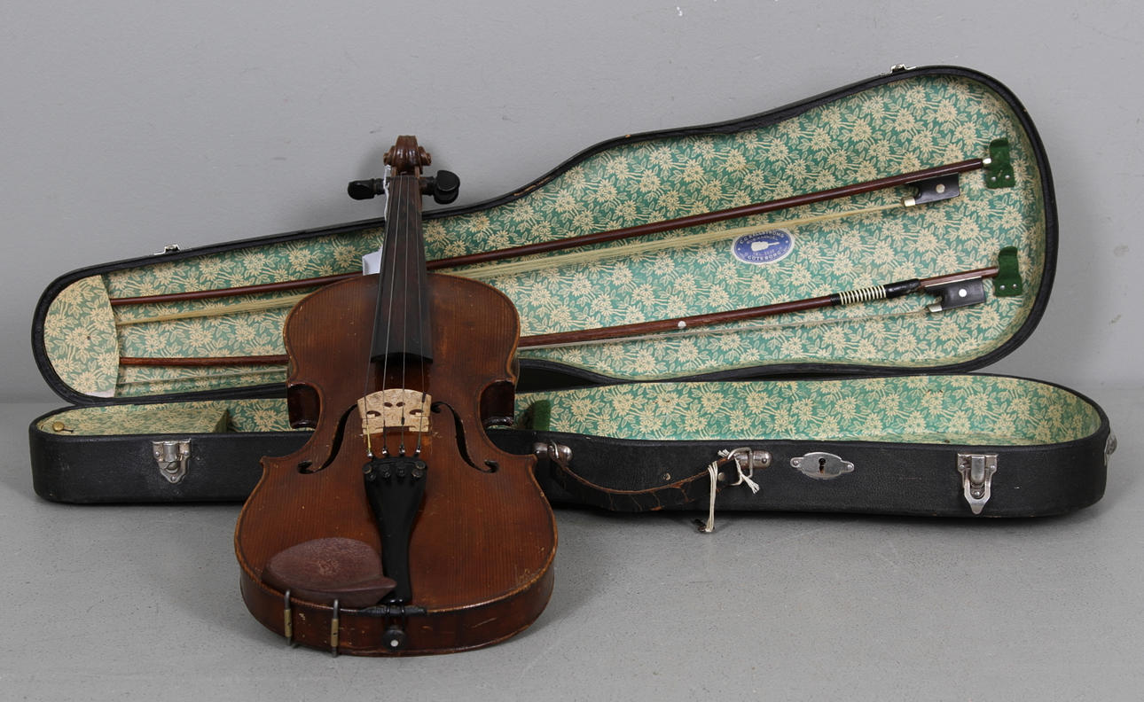 FIOL, i låda, märkt Stainer.