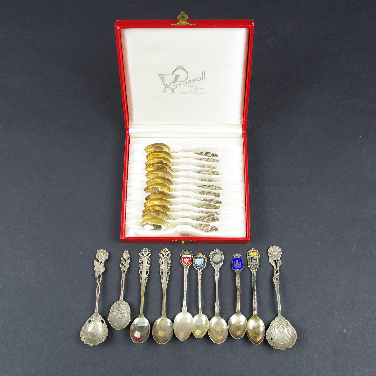 SOUVENIRSKEDAR M.M., 22 stycken, silver, olika modeller.