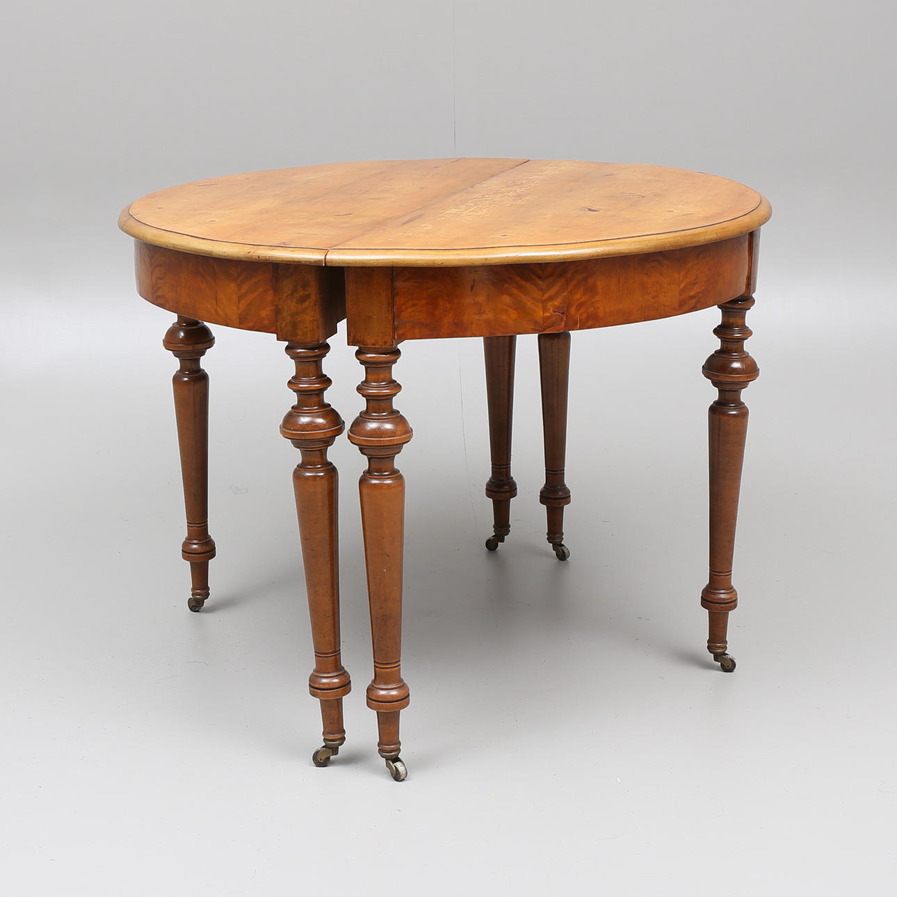 HALVMÅNEBORD, 1800/1900-tal.