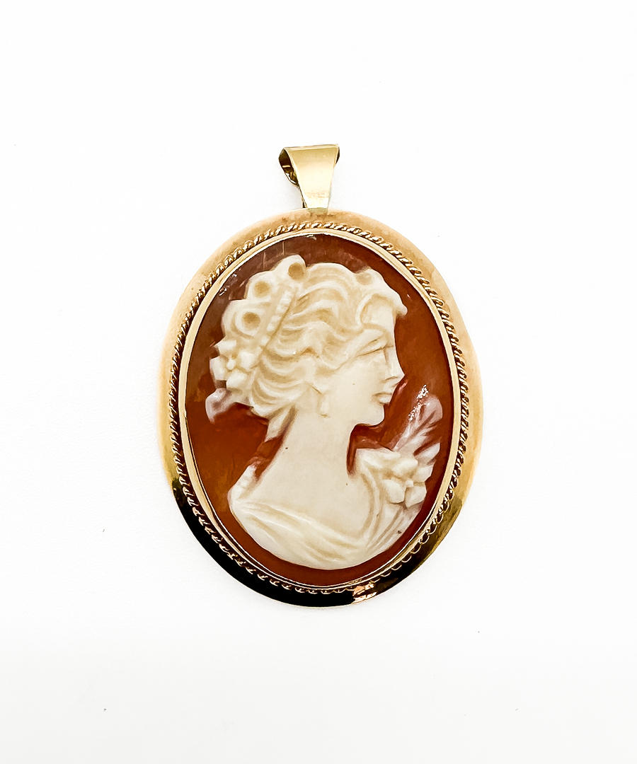 BROCHE/VEDHÆNG, 18k guld, kamel.