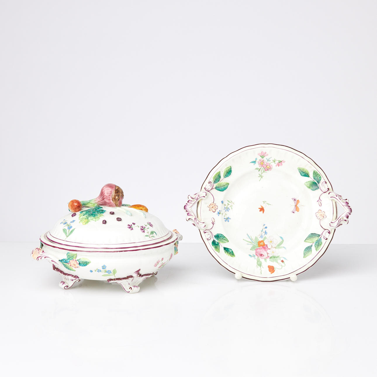 RÖRSTRAND, 2 dlr., 19th century, saucer and smaller terrine with bud in the shape of an onion, flintware.