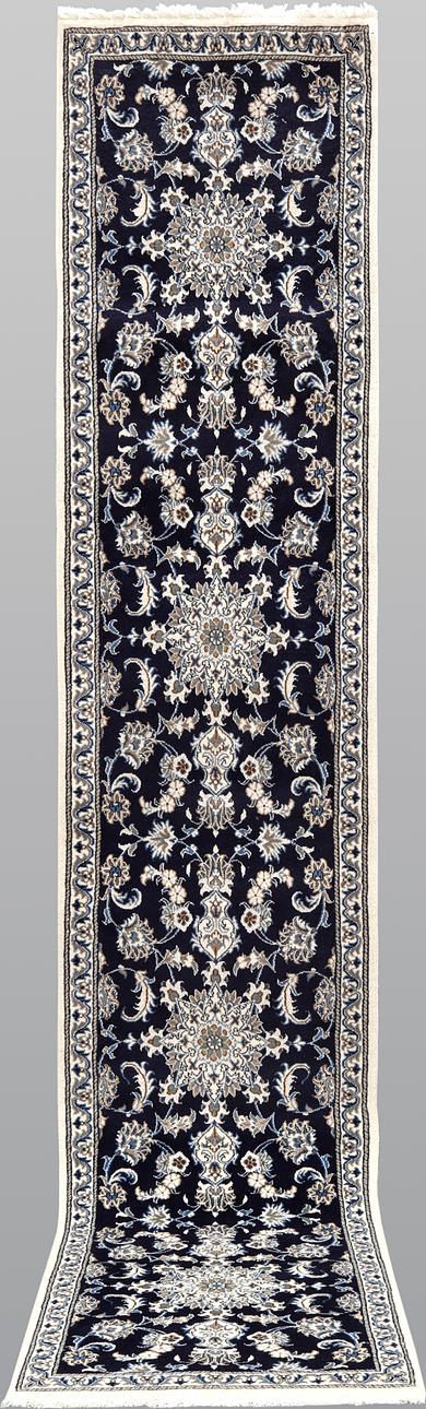 ORIENT TÆPPE. Nain Gallery model 396x76 cm.