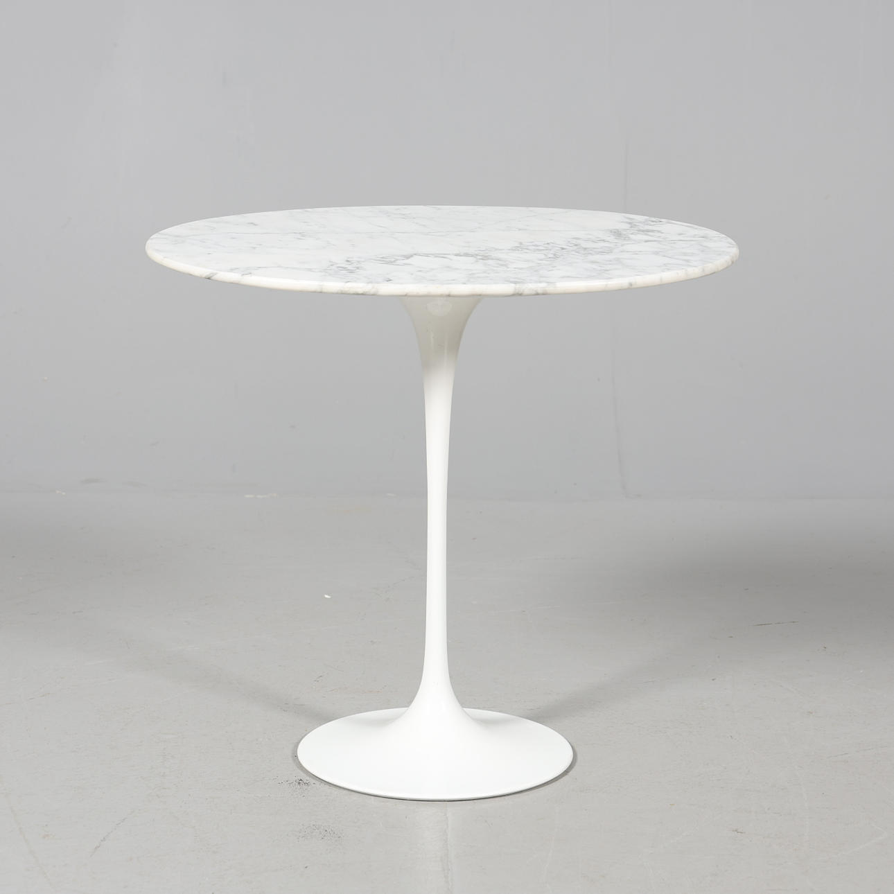 EERO SAARINEN. BEISTELLTISCH, „Tulip“.