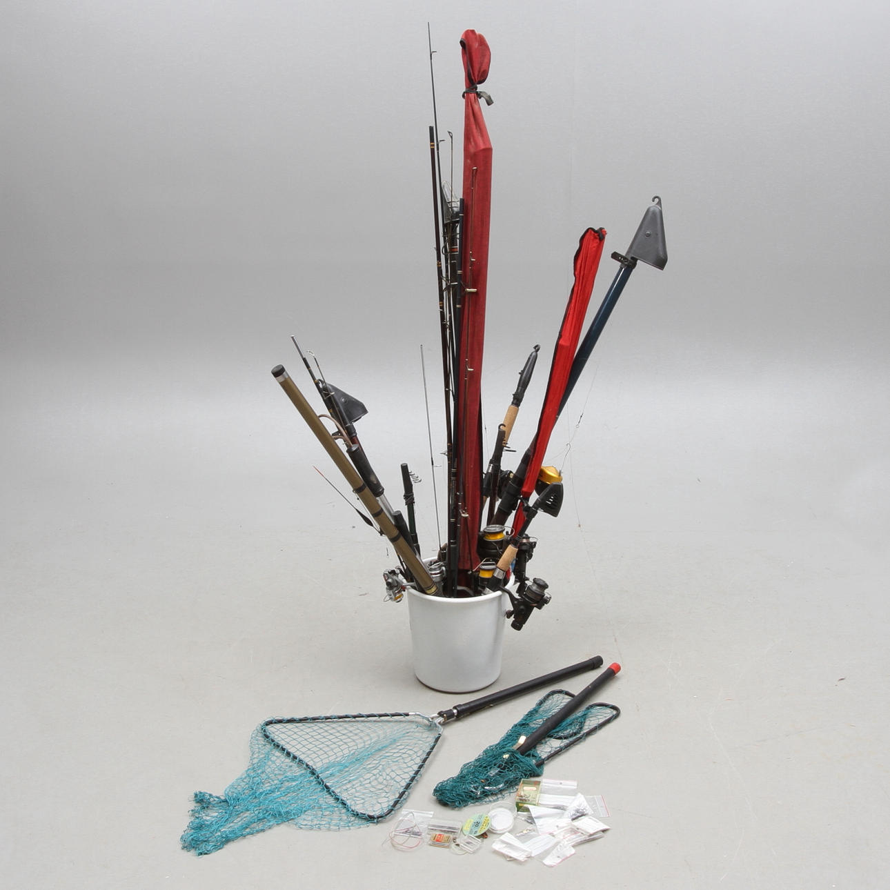 PARTI FISKEUTRUSTNING,spön, rullar mm...