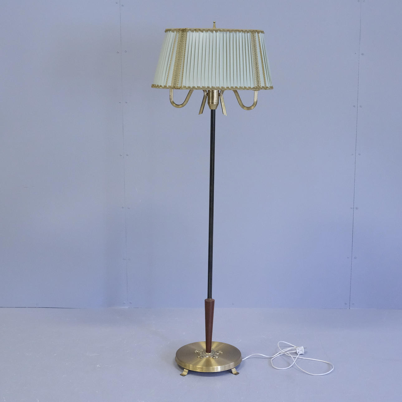 FLOOR LAMP, 20TH CENTURY.