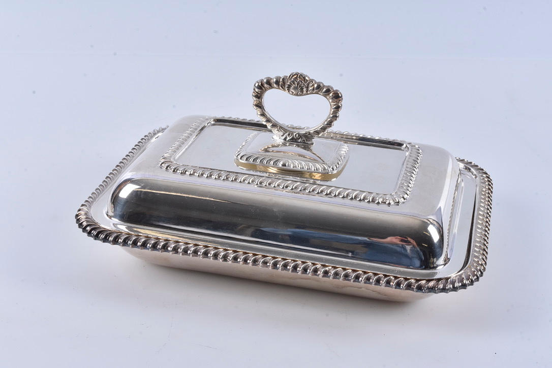 LOCKFAT, valkoinen metalli, Englanti.