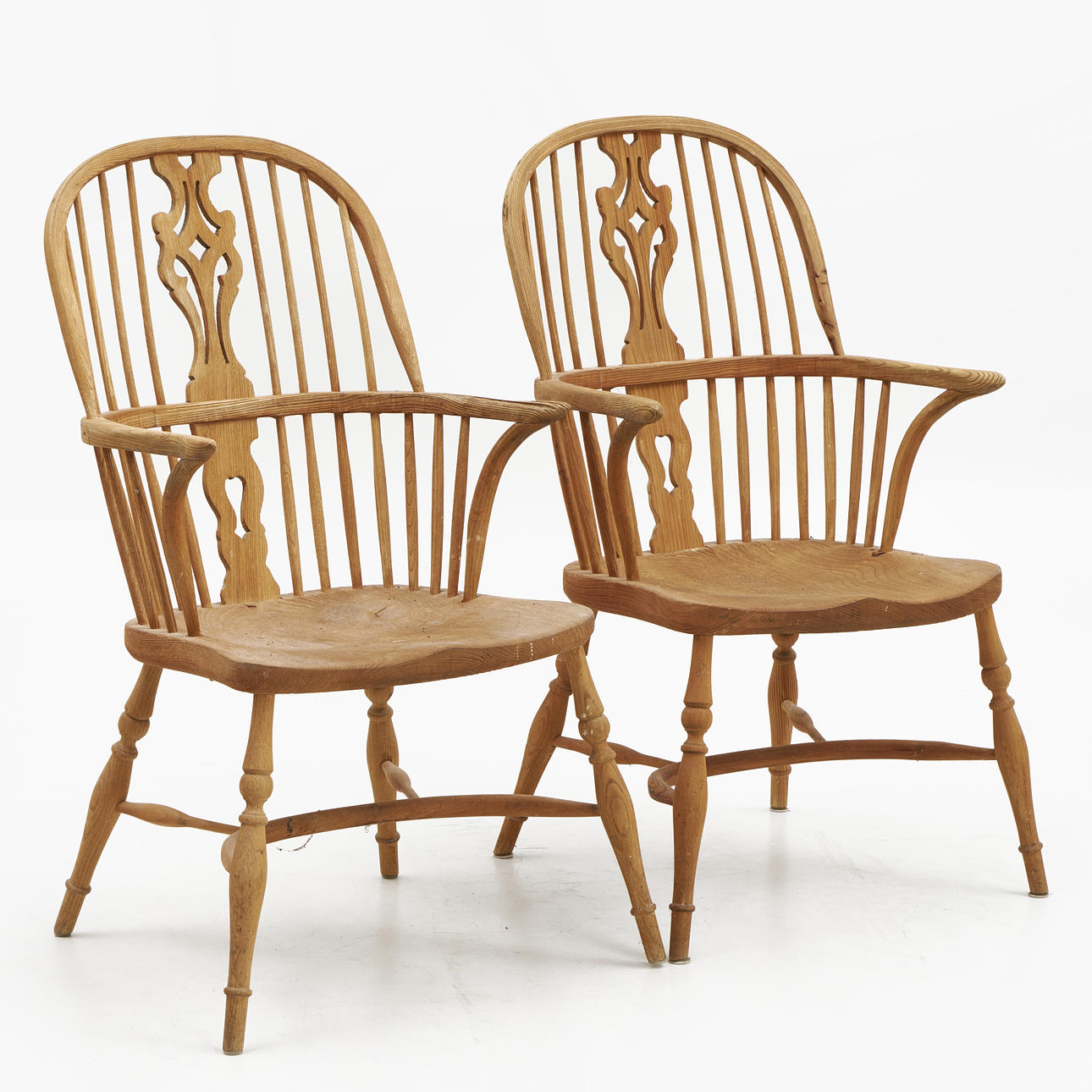 ARMCHAIRS, 1 pair, sk. Windsor chairs.
