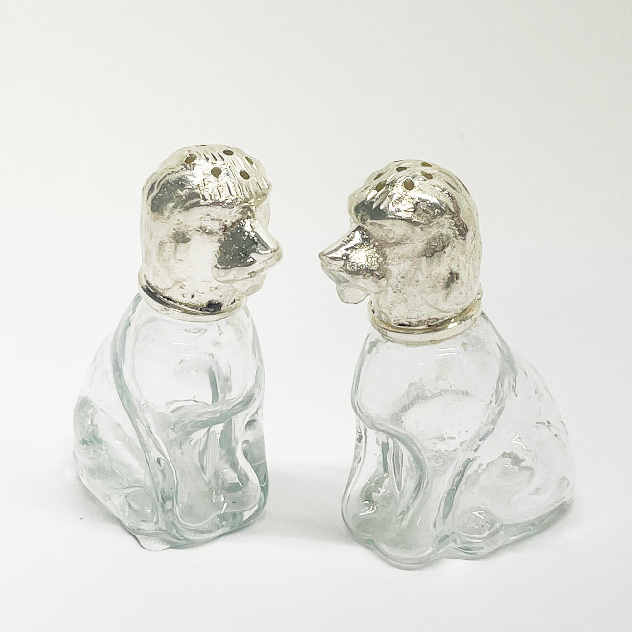 PAR GLAS- OCH SILVERTALLRIK HUNDPEPPARKRUKOR.