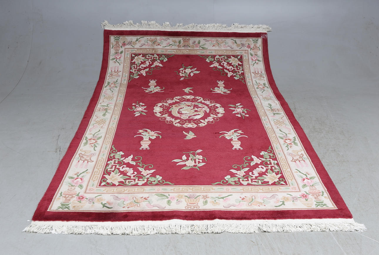 MATTA, Kina, 1900-tal, ca. 284x180 cm.